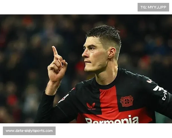 勒沃库森老将希克点球点前冷静施射，展现射手本色